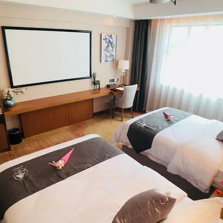 Tree Zhu Hong Qi Shang Wu Branch