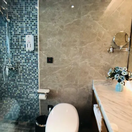 Tree Zhu Hong Qi Shang Wu Branch