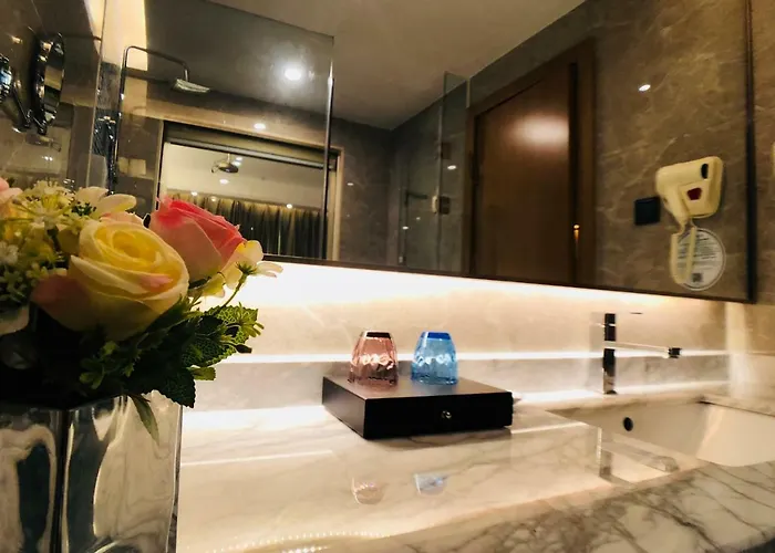 Tree Zhu Hong Qi Shang Wu Branch 3*