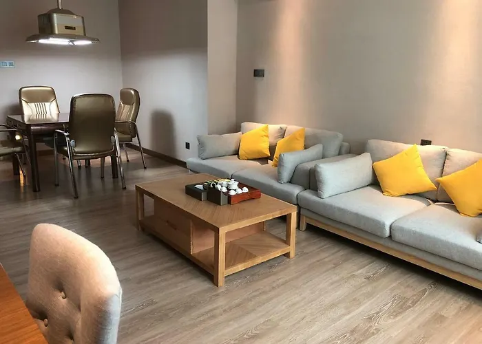 Tree Zhu Hong Qi Shang Wu Branch Hotel 3*